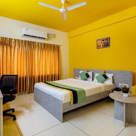 Treebo Four Seasons Hotell Mysore Exteriör bild