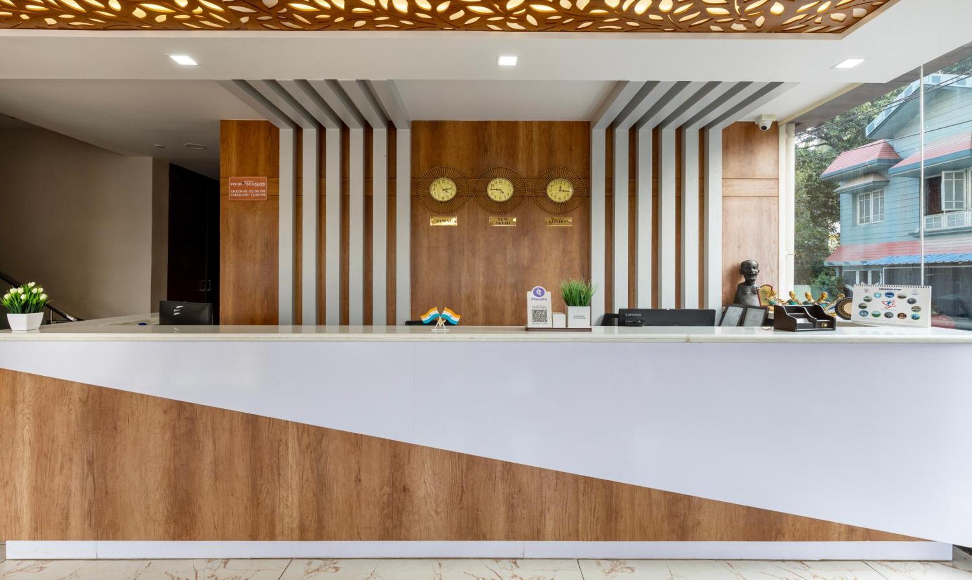 Treebo Four Seasons Hotell Mysore Exteriör bild