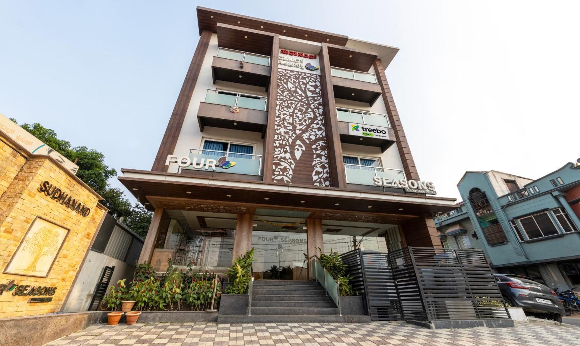 Treebo Four Seasons Hotell Mysore Exteriör bild